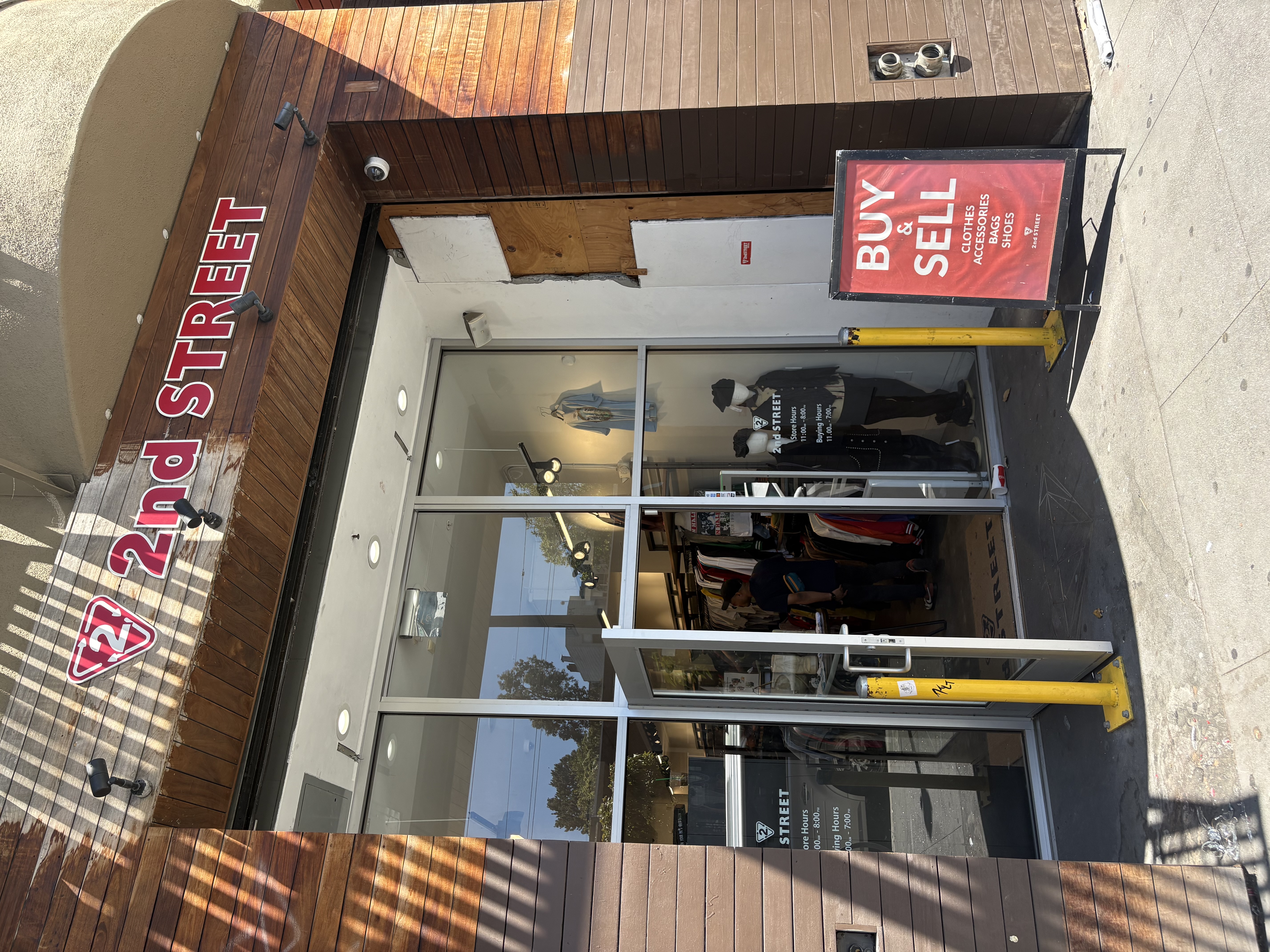 2nd STREET storefront