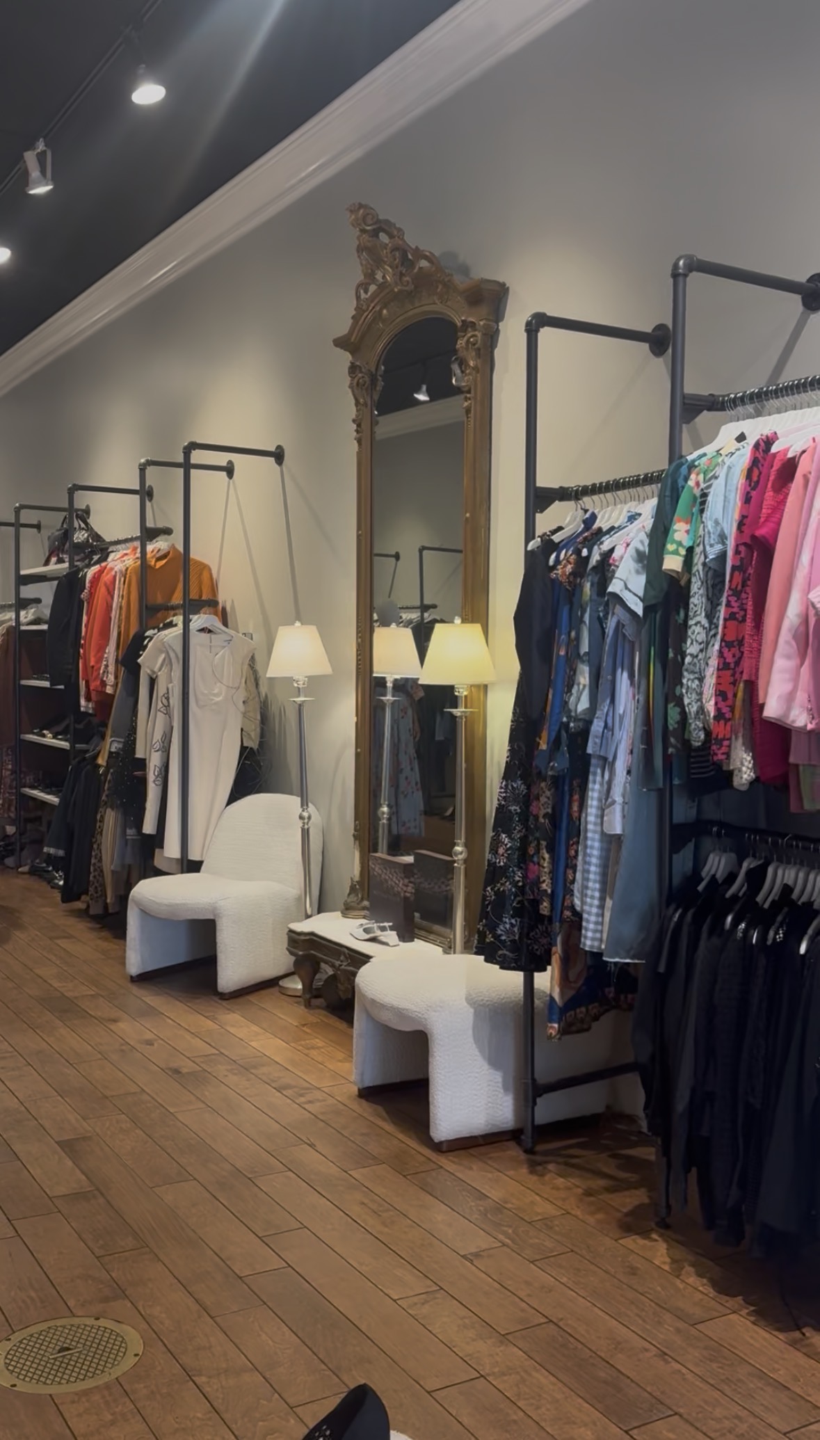 Cris Consignment storefront
